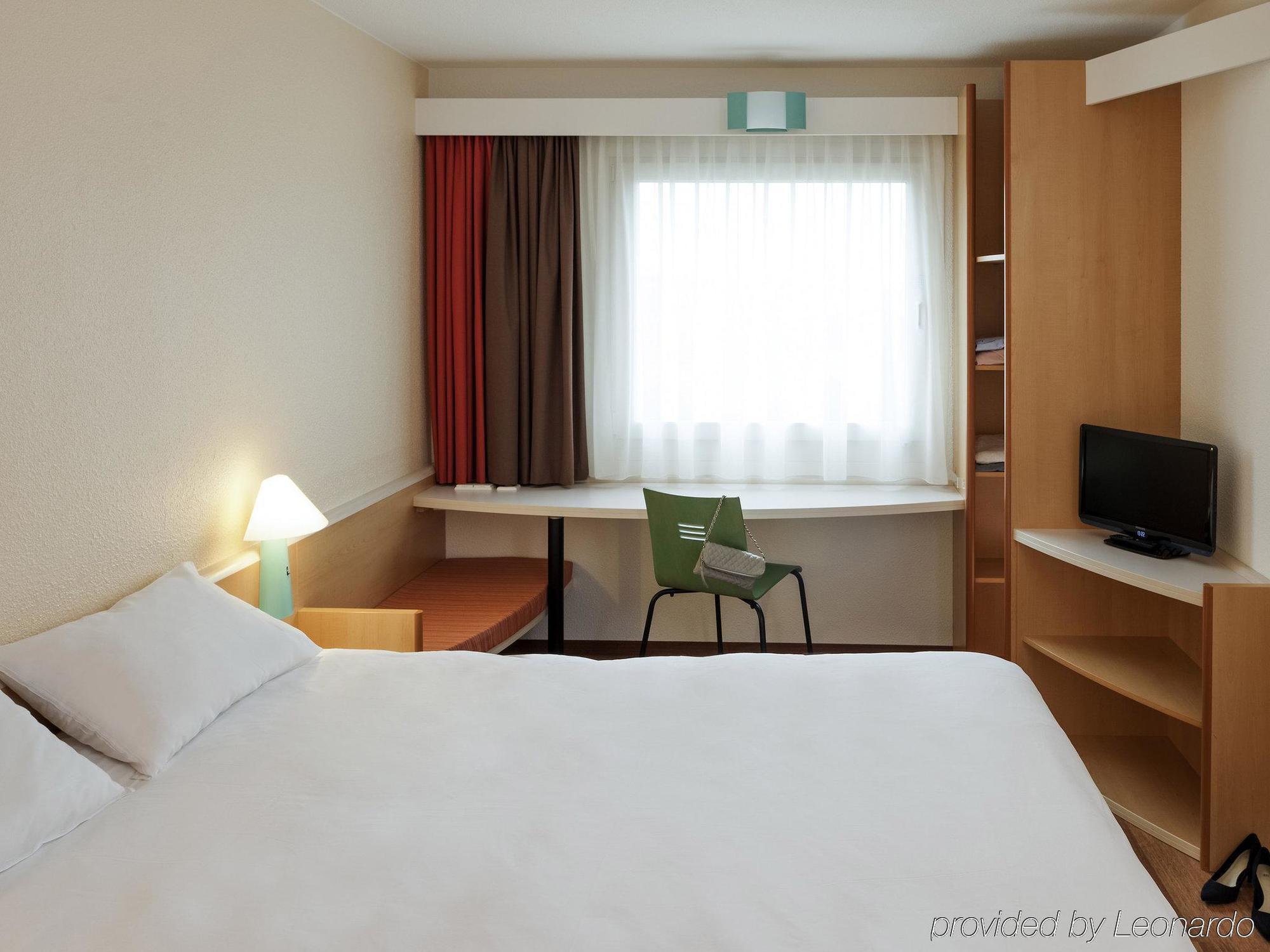Hotel Ibis Lyon L'Isle D'Abeau Exteriér fotografie