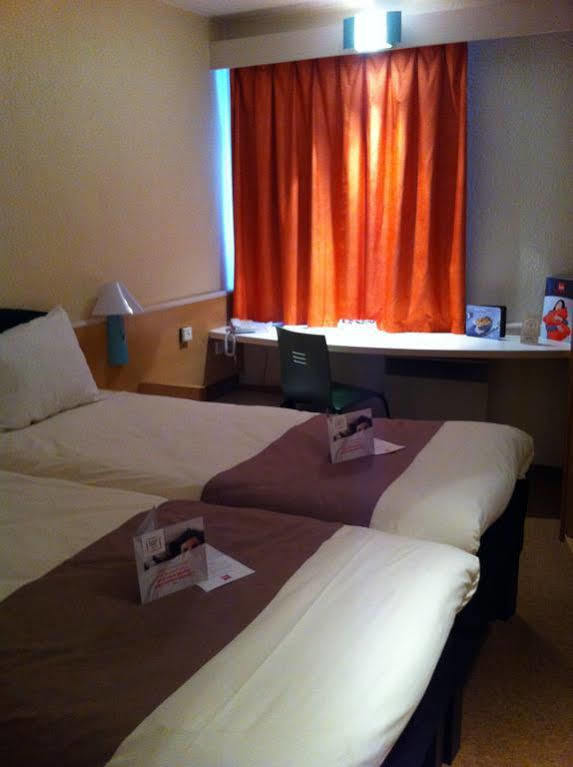 Hotel Ibis Lyon L'Isle D'Abeau Exteriér fotografie
